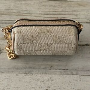 NWOT Michael Kors Zooey Micro Barrel Pouch.